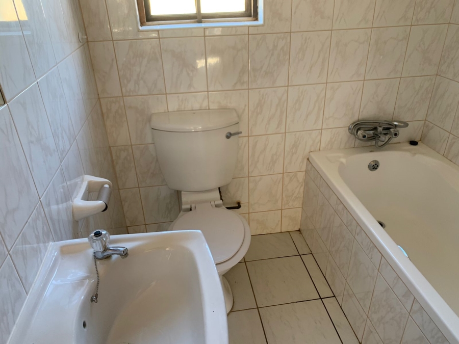 To Let 3 Bedroom Property for Rent in Heuwelsig Free State